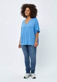 PEPPERCORN PCROSALINDA - Pamata T-krekls - marina blue