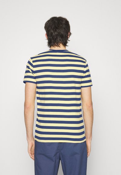 Polo Ralph Lauren SSCNCMSLM2-SHORT SLEEVE-T-SHIRT - T-shirt estampada - yellow/light navy