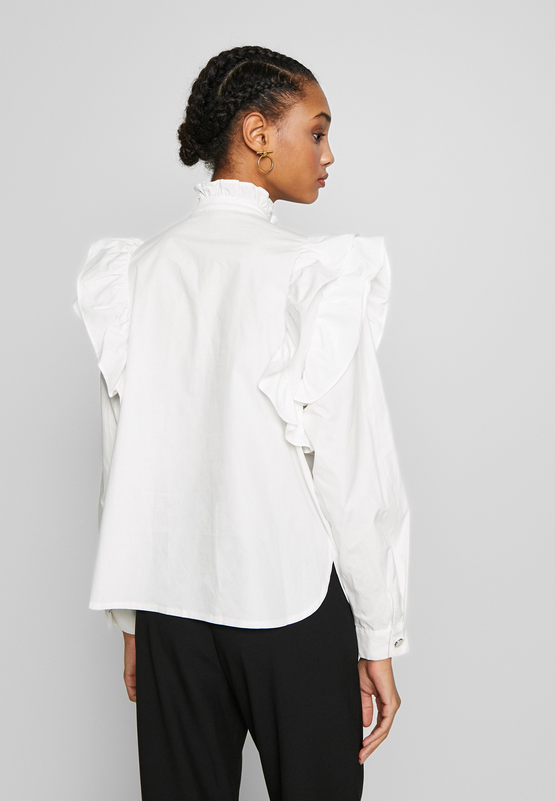 Sister Jane MARY'S REIGN RUFFLE Skjorte ivory Zalando.no Sister Jane FOAL EMBROIDERED RETRO BLOUSE Skjorte ivory