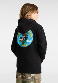 Felpa nera con cappuccio caratterizzata da una grafica circolare blu sul retro, con un personaggio dei cartoni animati, testo vivace e logo. Tessuto morbido con una vestibilità rilassata.