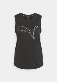 Camiseta atlética negra sin mangas con dobladillo redondeado, que presenta un diseño de logo de Puma en blanco en la parte frontal. Confeccionada en material suave y elástico.