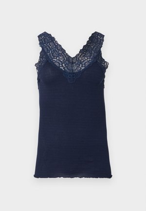 Marinblå ribbad ärmlös top med djup V-ringning som har en delikat spetsdetalj, mjuk textur och en svagt rundad nederkant.