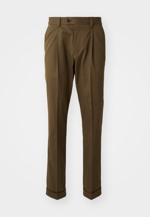 Pantalons tailleur marron en tissu lisse, dotés d'un devant plat, de jambes pliées et de revers aux chevilles. Fermeture à bouton simple.