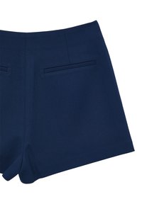 Marineblaue Shorts aus glattem Material, mit zwei Gesäßtaschen und einer taillierten Passform. Das Design umfasst einen sauberen Saum und keine sichtbaren Beschläge.