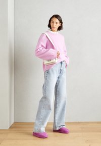 UGG CLASSIC ULTRA MINI - Tronchetti - mangosteen