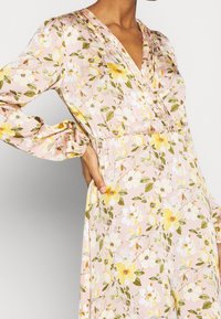 VILA Denní šaty - pink