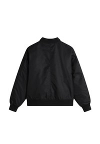 Zwarte bomberjack van glad nylon, met een ribgebreide kraag en boorden, en een eenvoudig, minimalistisch ontwerp zonder zichtbare patronen.