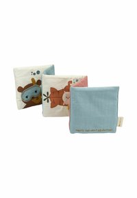 Trys minkštos audinio kubeliai pastelinių spalvų, su gyvūnų iliustracijomis. Viena pusė mėlyna su tekstu, o kitos rodo animacinius personažus.