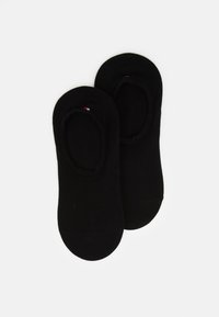 Schwarze Baumwoll-Unsichtbarkeitsocken mit elastischen Öffnungen, glatter Textur und verstärktem Zehenbereich. Enthält ein kleines Logo-Detail in Rot, Weiß und Blau.