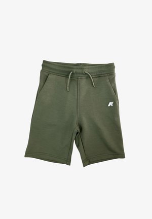 Pantaloncini verde oliva fino al ginocchio con vita elastica, cordoncini regolabili, tasche laterali e un piccolo logo bianco sulla coscia destra.