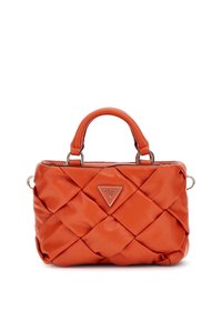 Vatteret orange læderhåndtaske med to håndtag og en sølvlogo-detalje. Har en blød tekstur og en rund form.