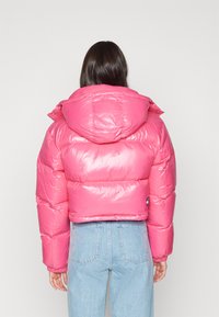 Tommy Jeans ALASKA PUFFER - Jachetă cu puf - pink alert