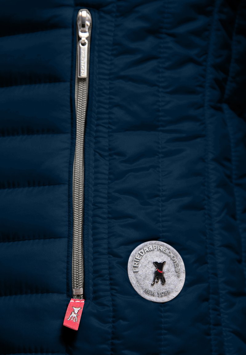 Damen Leichte Jacken | Frieda & Freddies ISLAND Weste midnight blue/dunkelblau - RL84189 Damen Leichte Jacken | Frieda & Freddies ISLAND Weste midnight blue/dunkelblau - RL84189