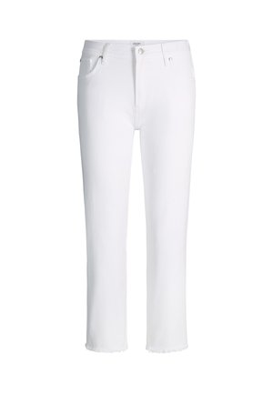 Jean blanc court, coupe droite, avec ourlets effilochés, poches avant, passants pour ceinture, et fermeture par bouton.