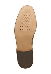 Skórzana podeszwa brązowego eleganckiego buta z teksturowaną strefą uchwytu, małymi otworami wentylacyjnymi oraz wytłoczonym napisem "GEOX ITALIAN PATENT" w pobliżu pięty.