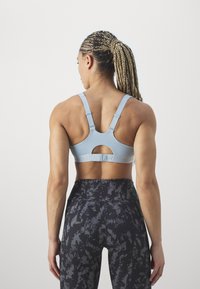 Nike Performance INDY BRA - Sports-BH-er med mye støtte - light armory blue