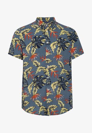 Korte mouw, knoopsluiting shirt met een blauwe achtergrond, voorzien van grote gele en groene bladeren, en rode accenten, gemaakt van een lichtgewicht stof.