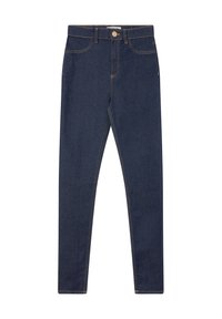 Ciemnoniebieskie slim fit dżinsy z przednimi kieszeniami, szlufkami na pasek i zapięciem na guzik w pasie, położone płasko na białym tle.