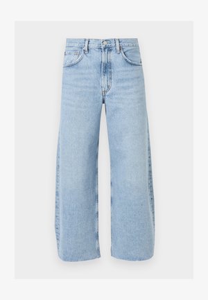 Ανοιχτό μπλε τζιν με ψηλή μέση και φαρδιά πόδια, με τσέπες μπροστά και πίσω, κούμπωμα με κουμπί και ορατές ραφές.