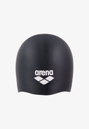 Gorro de natación de silicona negra con una textura suave y un logo de arena en blanco. Presenta una forma redondeada para un ajuste ceñido.