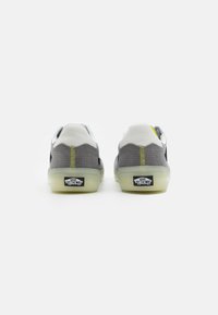 Vans EVDNT ULTIMATEWAFFLE UNISEX - Sapatilhas - static frost grey/white