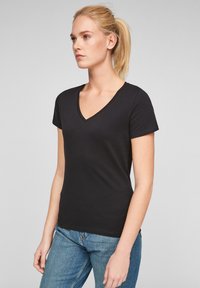 QS - Basic T-shirt - black Thumbnail Image 1