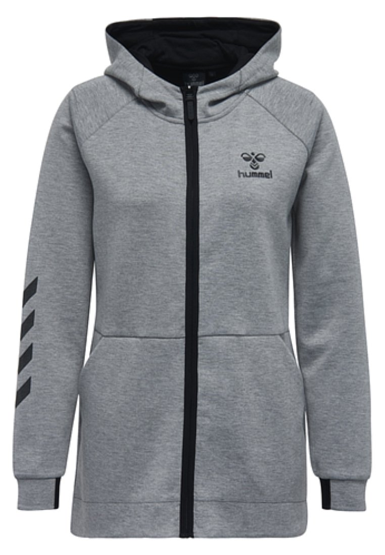 Sudadera con cremallera gris y capucha negra, con puños acanalados y un logo en el pecho. Tiene rayas negras diagonales en una de las mangas.