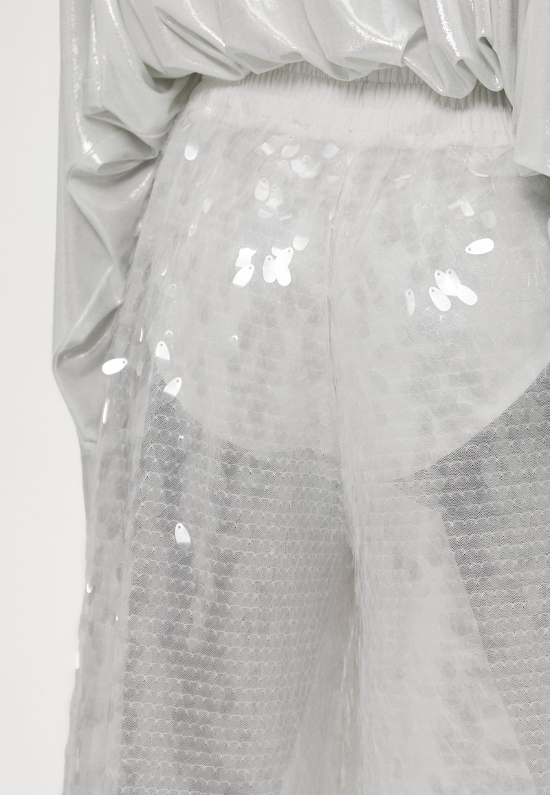 Norma Kamali BOYFRIEND ELEPHANT - Stoffhose - clear/white