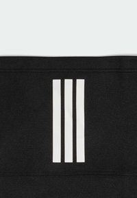 Tessuto atletico nero con tre strisce orizzontali bianche al centro. Texture liscia con dettaglio di elastico in vita.