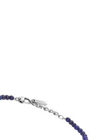 Bracciale con perle di pietra viola, dotato di una chiusura in metallo tono argento e di una catena, con un piccolo tag stampato con la scritta "DIESEL." Finitura lucida.