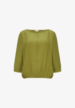 Blusa verde de corte holgado en tejido texturizado con mangas 3/4 y dobladillo elástico. Cuello redondo sencillo, diseño minimalista y sin estampados.