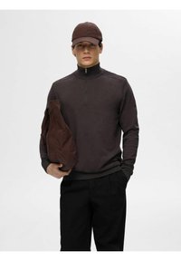 Selected Homme SLHBERG HALF ZIP  - Jersey de punto - chocolate torte