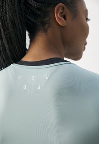 Casall CROP LONG SLEEVE - Pikkade varrukatega topp - mellow mint