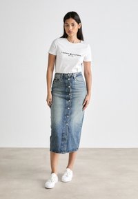 Tommy Hilfiger MIDI STRAIGHT SKIRT - Džinsa auduma svārki - blue denim