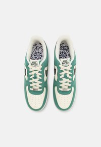 Nike Sportswear AIR FORCE 1 07 LV8 - Sapatilhas - black/vintage green