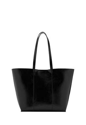Bolso tote de piel negra con dos asas largas y textura lisa, presentado sobre un fondo blanco.