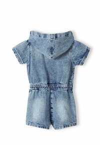 Combinaison en denim à manches courtes, avec une ceinture élastique et une capuche. Présente un lavage bleu clair et un design simple et décontracté.