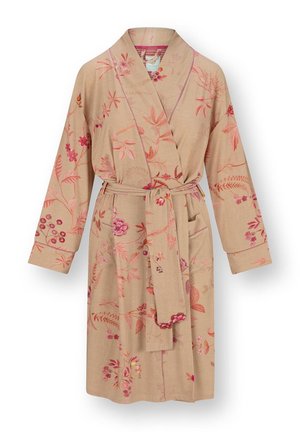 Beiger Bademantel mit floralem Muster, langen Ärmeln, einem Taillengürtel und zwei Taschen vorne, auf weißem Hintergrund.