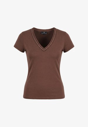 Bruine korte mouw dames V-hals T-shirt met kleine decoratieve studs langs de halslijn, getailleerde pasvorm.