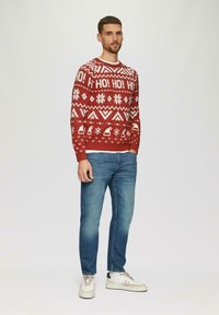 s.Oliver CHRISTMAS - Strickpullover - chilirot