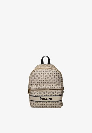 Zaino Pollini beige con motivo logo "P" nero, tasca frontale con zip, manico nero e scritta "POLLINI" nella parte anteriore inferiore.