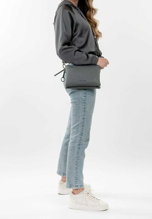 SURI FREY, Sac bandoulière - dark grey