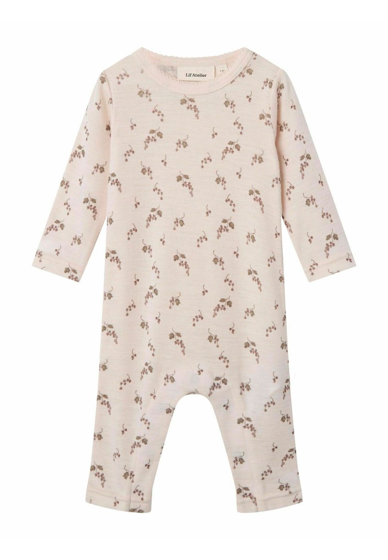 Romper de bebé de mangas largas en suave algodón rosa con un estampado floral de hojas marrones y bayas, con cuello redondo y diseño con pies.