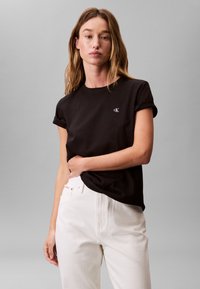 Calvin Klein Jeans ARCHIVE CREW TEE - Lihtne T-särk - black