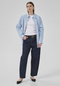 My Essential Wardrobe SUNNA BOXY - Užsagstoma palaidinė - pearl blue