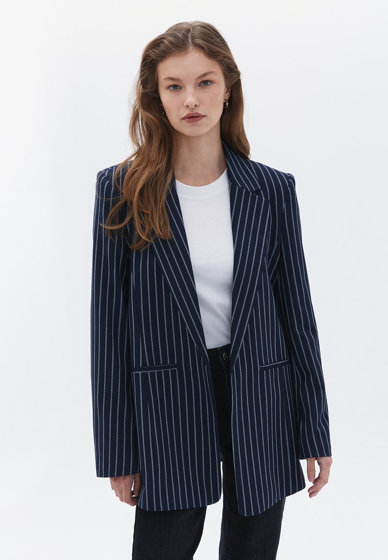 OXXO MIT MODISCHEN STREIFEN - Cappotto corto - midnight stripe
