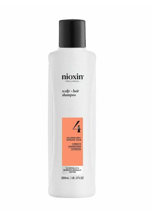 Nioxin Pro Clinical Scalp + Hair Shampoo in een witte fles met een zwarte dop. Een oranje label geeft aan dat het een formule is voor gekleurd, droog, beschadigd haar. 300 mL.