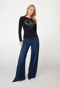 Guess STUDDED - Top s dlhým rukávom - schwarz