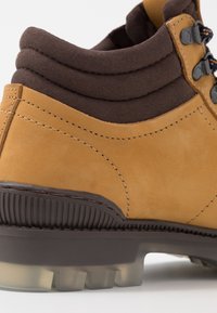 Jack & Jones Botines con cordones - dark yellow