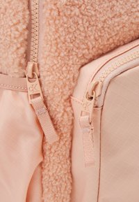 Calvin Klein Jeans TEDDY MEDIUM BACKPACK UNISEX - Zaino - pink sand